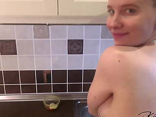Wife Withdrawn Cooking Salad for Masturbate Pussy