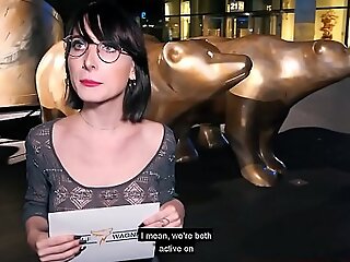 Deutsche Studentin macht Sextreffen in Berlin auf der Straße
