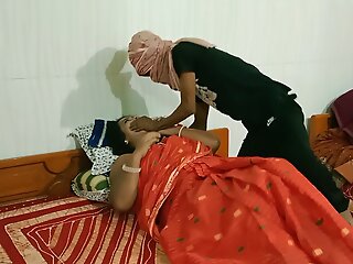 Indian beautiful bhabhi hardcore sex with local robber at night!!