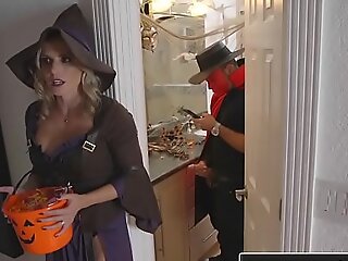 Realitykings - mommys round extensively have dealings teenies - halloweeny