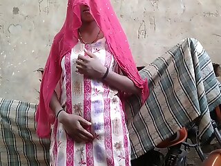 Transmitted to sister-in-law who was sweeping was fucked a all of a add up to by opening her salwar