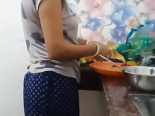 Wife ko red saree pe kitchen latitudinarian sex Kiya
