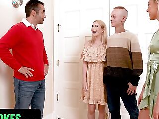 Step Sister And Stepdad Couldn't Be With respect to Excited When Jimmy Brings Home His Virgin Girlfriend