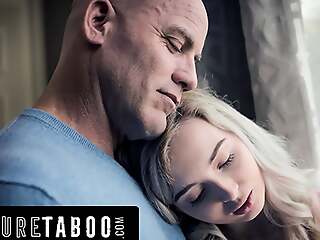 PURE TABOO Obedient Vest-pocket Brand-new Lexi Lore Receives Very Special Pat From Stepdaddy Derrick Borehole