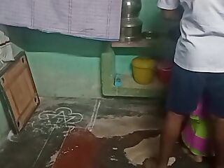 Desi aunty home cleaning sex relative to his house owner