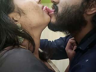 Distress lip lock fixing 2, Vaishnavy and Sharun Raj Distress lip lock with tongue kiss, Hot kissing of romantic mallu couple