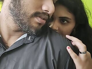 Saree and bra Vaishnavy dominating Sharun Raj kisses on him and formation his shirt , Mallu hot girl dominating his partner & kiss