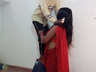 Indian desi bhabhi Desi Saara seduces electrician while he was repairing. Ass ride and pussy fuck all round Hindi